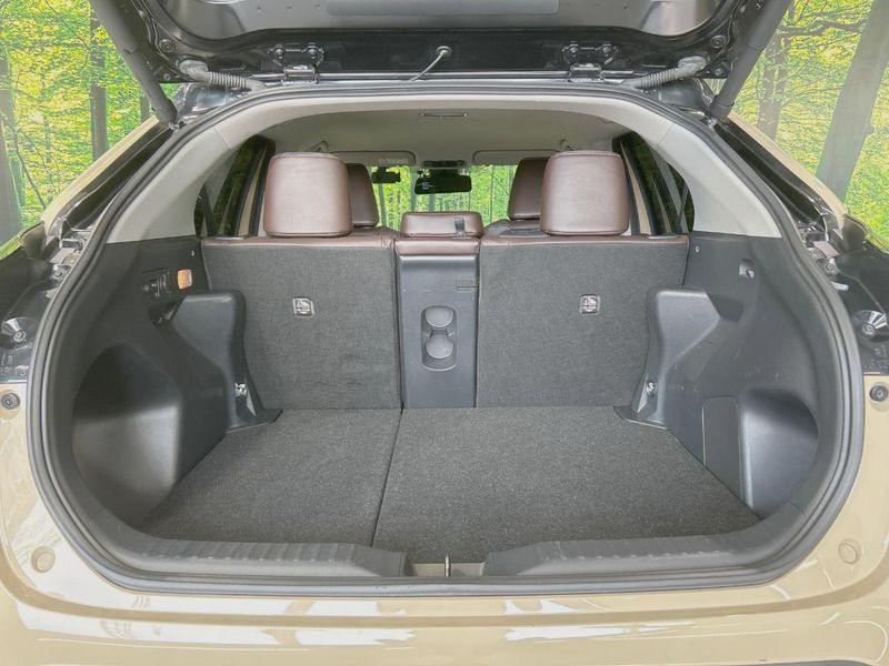 2021 Toyota Yaris Cross 6AA-MXPJ10 (UW-6a8d08b986381)[14]