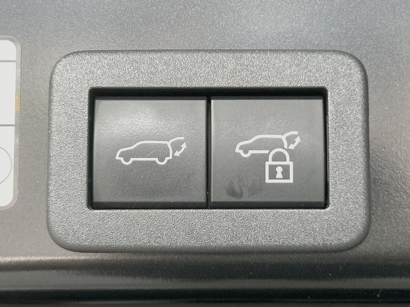 2021 Toyota Yaris Cross 6AA-MXPJ10 (UW-6a8d08b986381)[16]
