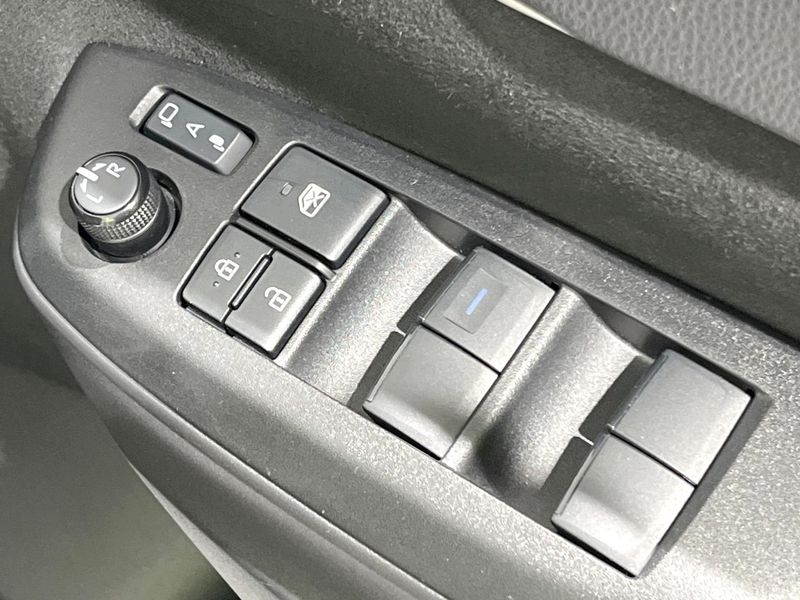 2023 Toyota Yaris Cross 6AA-MXPJ10 (UW-6a8d08be4175c)[7]