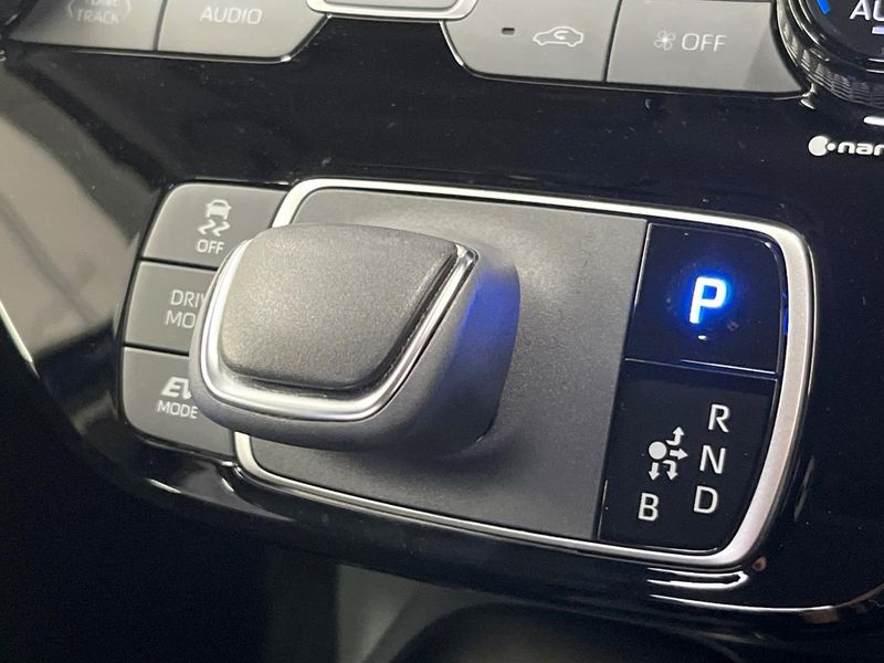 2022 Toyota Aqua 6AA-MXPK11 (UW-6a8d08c56d23a)[25]