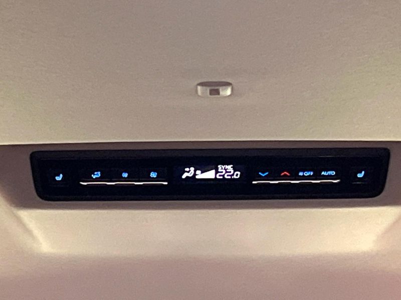 2023 Toyota Noah 6BA-MZRA90W (UW-6a8d08eed0bbf)[15]