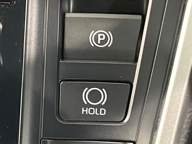 2023 Toyota Voxy 6BA-MZRA90W (UW-6a8d08f3e84cf)[14]
