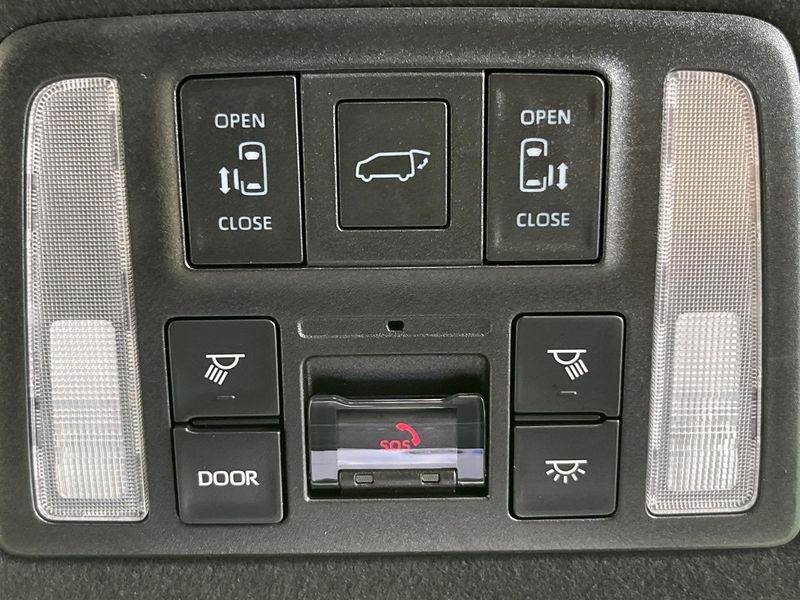 2023 Toyota Voxy 6BA-MZRA90W (UW-6a8d08f3e84cf)[16]