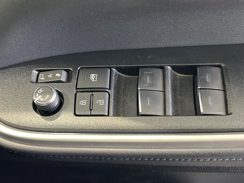 2023 Toyota Voxy 6BA-MZRA90W (UW-6a8d08f3e84cf)[23]