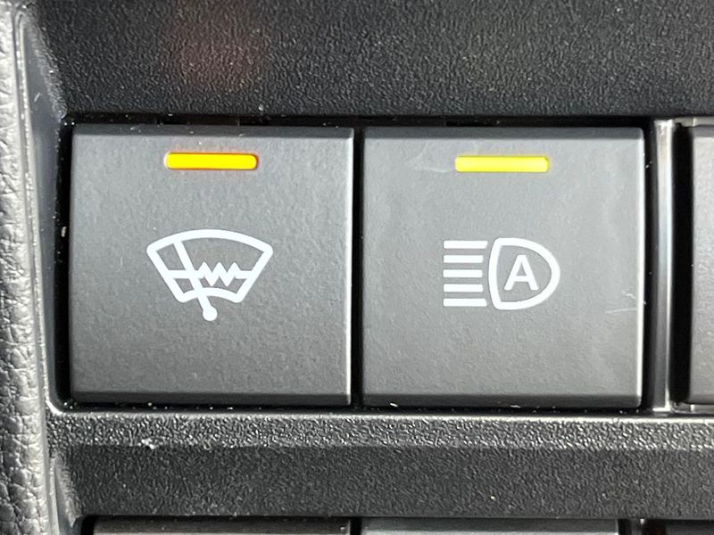 2023 Toyota Voxy 6BA-MZRA90W (UW-6a8d08f3e84cf)[28]