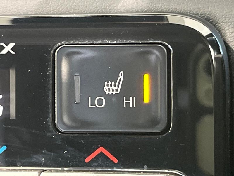 2023 Toyota Voxy 6BA-MZRA90W (UW-6a8d08f3e84cf)[12]