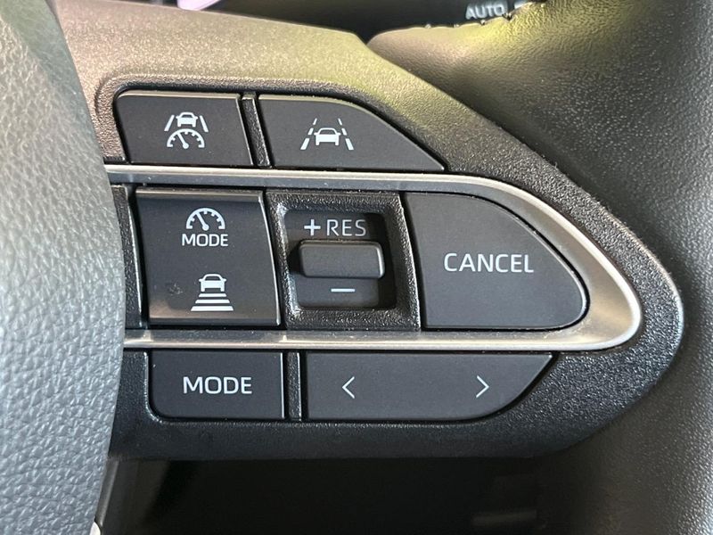 2023 Toyota Voxy 6BA-MZRA90W (UW-6a8d08f3e84cf)[22]