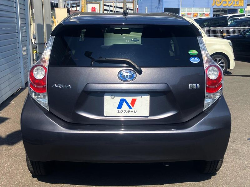 2013 Toyota Aqua DAA-NHP10 (UW-6a8d0905060c0)[23]