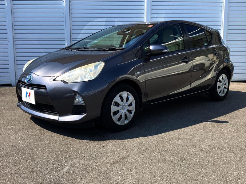 2013 Toyota Aqua DAA-NHP10 (UW-6a8d0905060c0)[0]