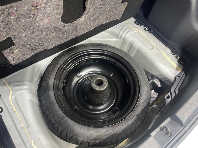 2017 Toyota Aqua DAA-NHP10 (UW-6a8d0909ef4a9)[8]