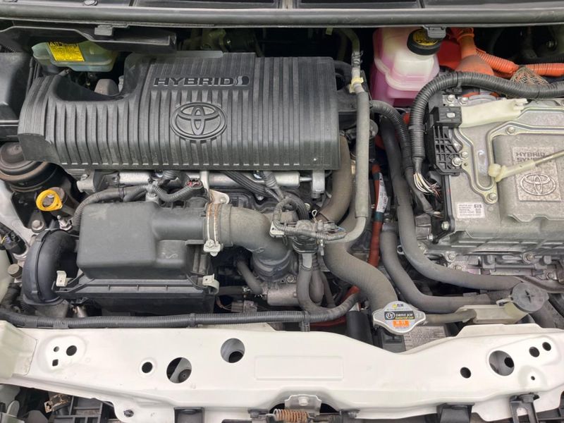 2015 Toyota Sienta DAA-NHP170G (UW-6a8d090ea2c36)[4]
