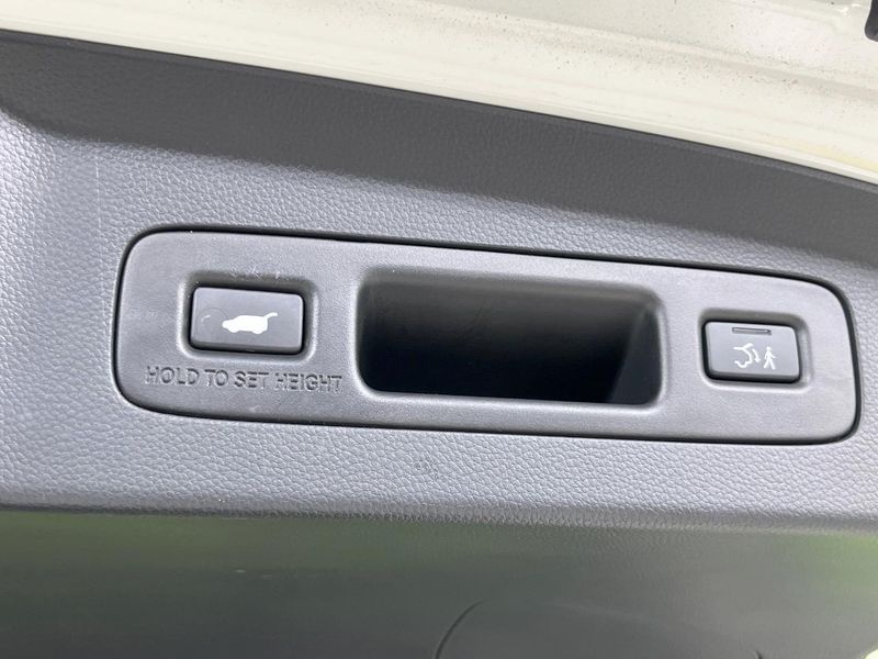 2021 Honda Vezel 6AA-RV5 (UW-6a8d093deece6)[26]