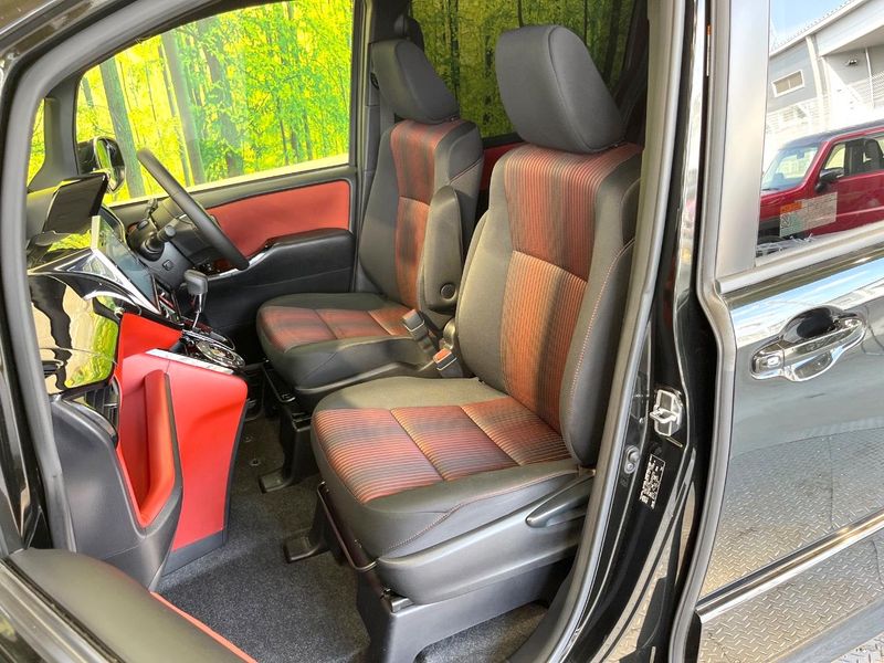 2017 Toyota Voxy DBA-ZRR80W (UW-6a8d09c972942)[25]