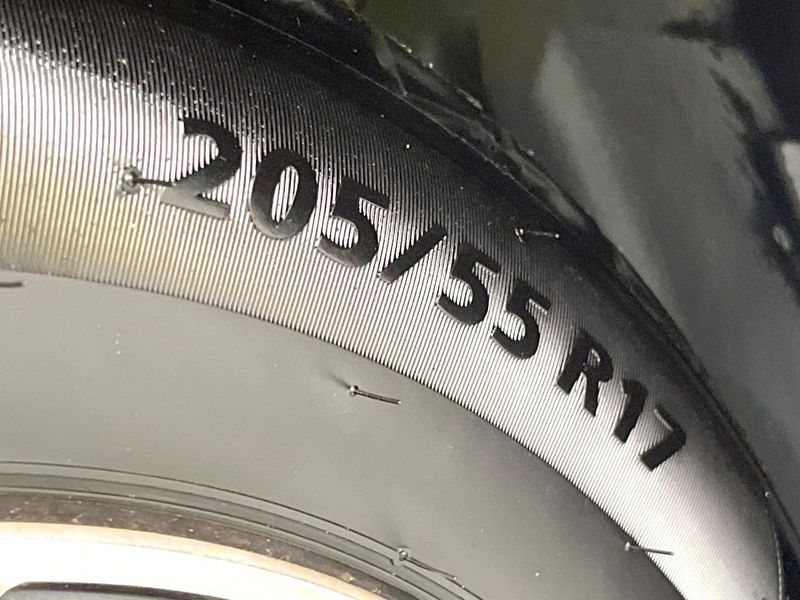 2017 Toyota Voxy DBA-ZRR80W (UW-6a8d09c972942)[23]