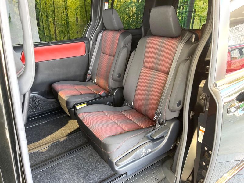 2017 Toyota Voxy DBA-ZRR80W (UW-6a8d09c972942)[29]
