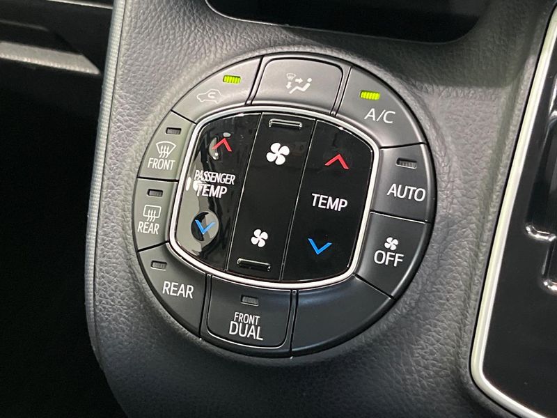 2015 Toyota Noah DBA-ZRR85W (UW-6a8d09d3836f1)[12]