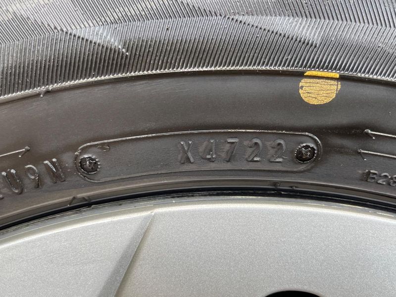 2015 Toyota Prius DAA-ZVW30 (UW-6a8d09ea06394)[25]