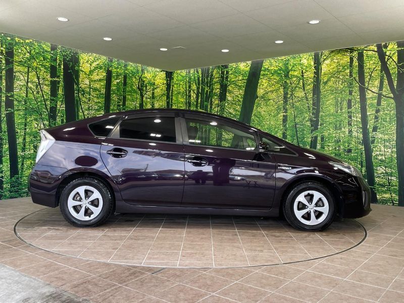 2015 Toyota Prius DAA-ZVW30 (UW-6a8d09ea06394)[18]