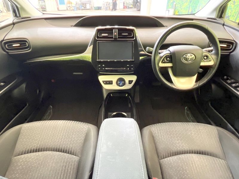 2018 Toyota Prius DAA-ZVW50 (UW-6a8d09ef60f98)[16]