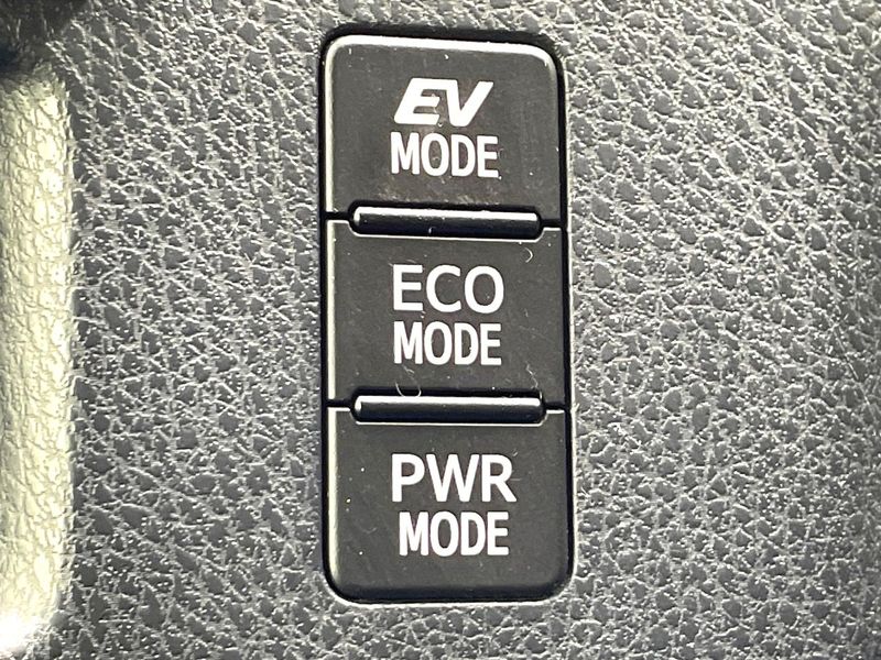 2017 Toyota Esquire DAA-ZWR80G (UW-6a8d0a03f0c59)[16]