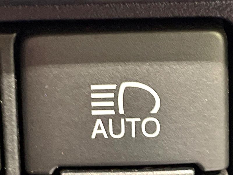 2017 Toyota Esquire DAA-ZWR80G (UW-6a8d0a03f0c59)[25]