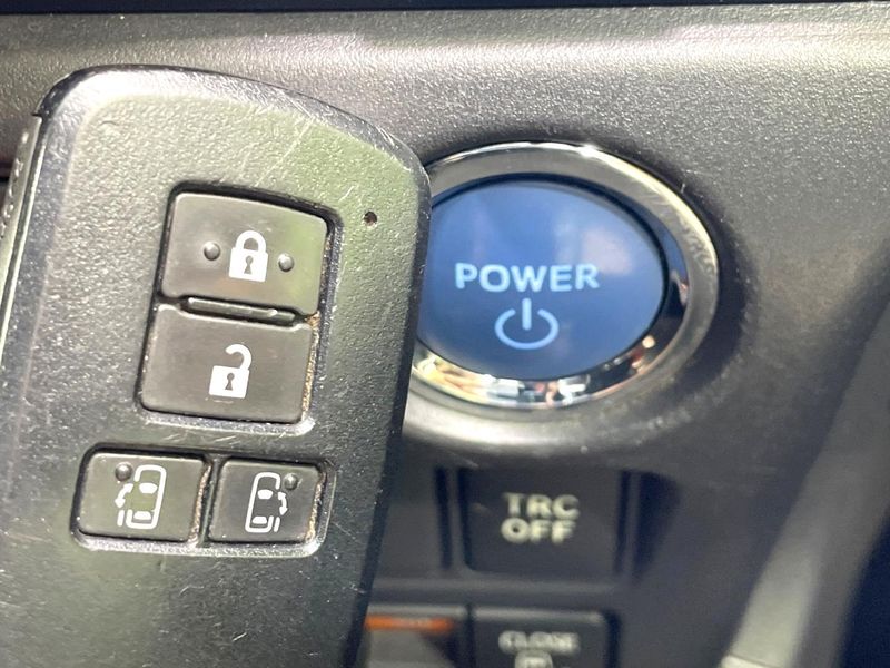 2017 Toyota Esquire DAA-ZWR80G (UW-6a8d0a03f0c59)[21]