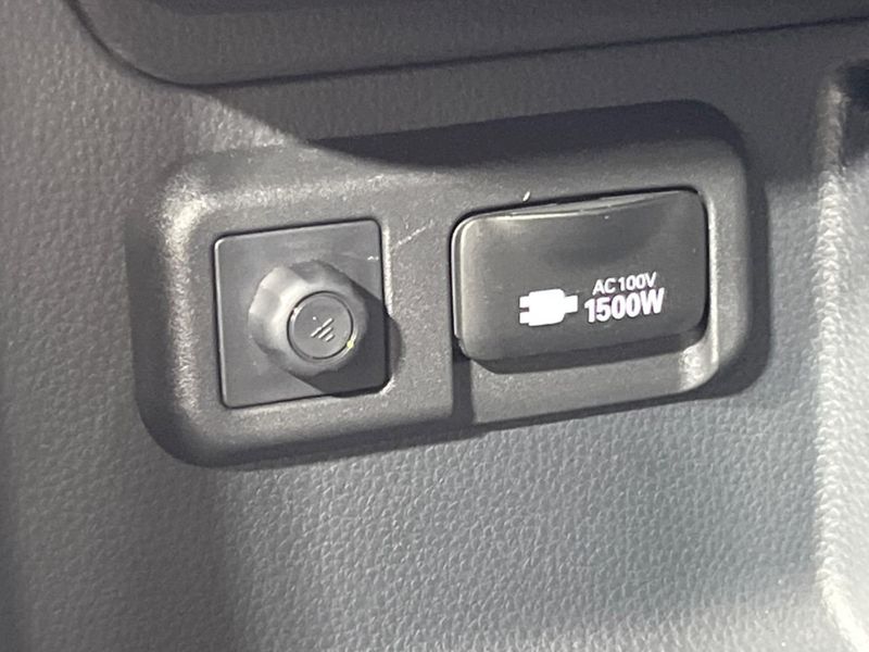 2023 Toyota Noah 6AA-ZWR90W (UW-6a8d0a0e1047a)[15]
