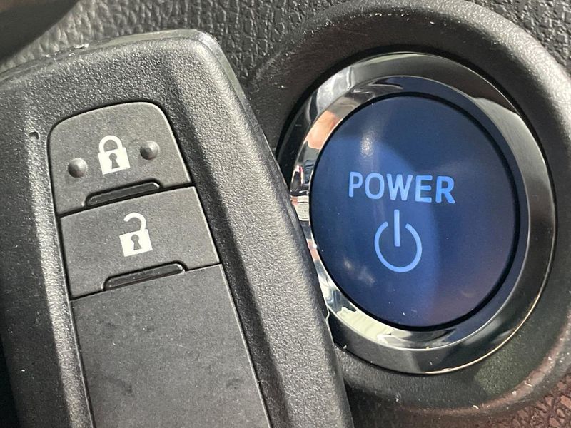 2017 Toyota C-HR DAA-ZYX10 (UW-6a8d0a187193c)[28]