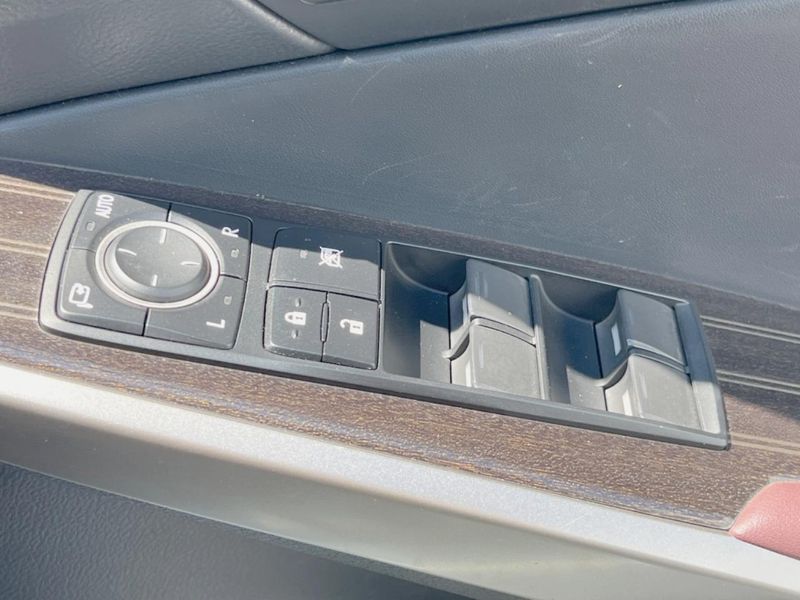 2020 Lexus IS DAA-AVE35 (UW-6a8e57c3cf948)[24]