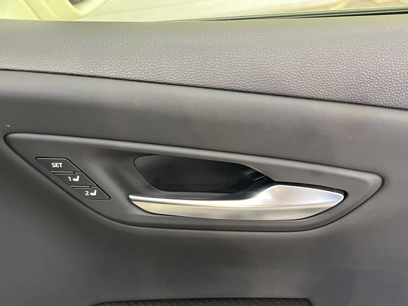 2018 Toyota Crown Hybrid 6AA-AZSH20 (UW-6a8e57e536e37)[25]