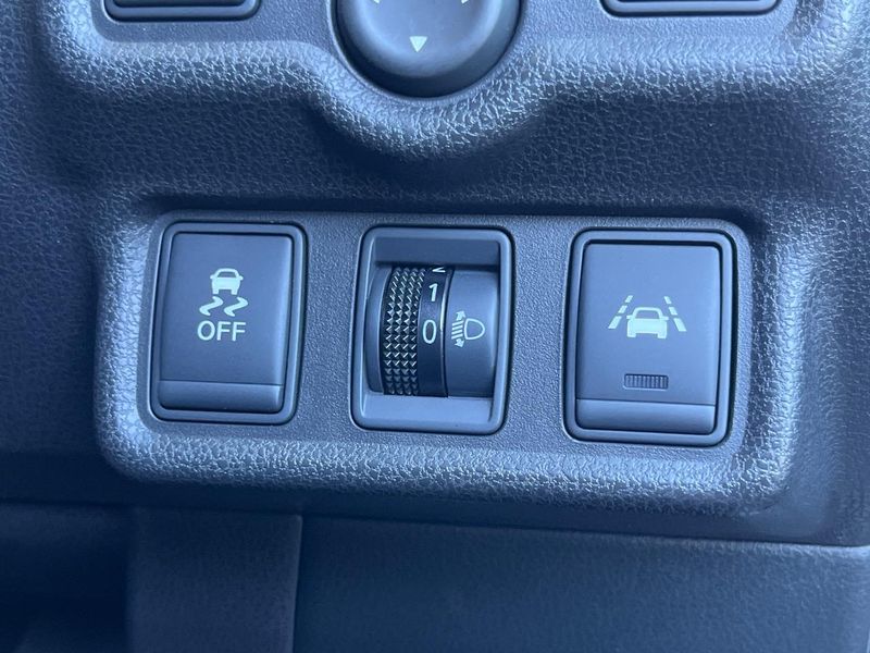 2015 Nissan Note DBA-E12 (UW-6a8e5847e207c)[6]