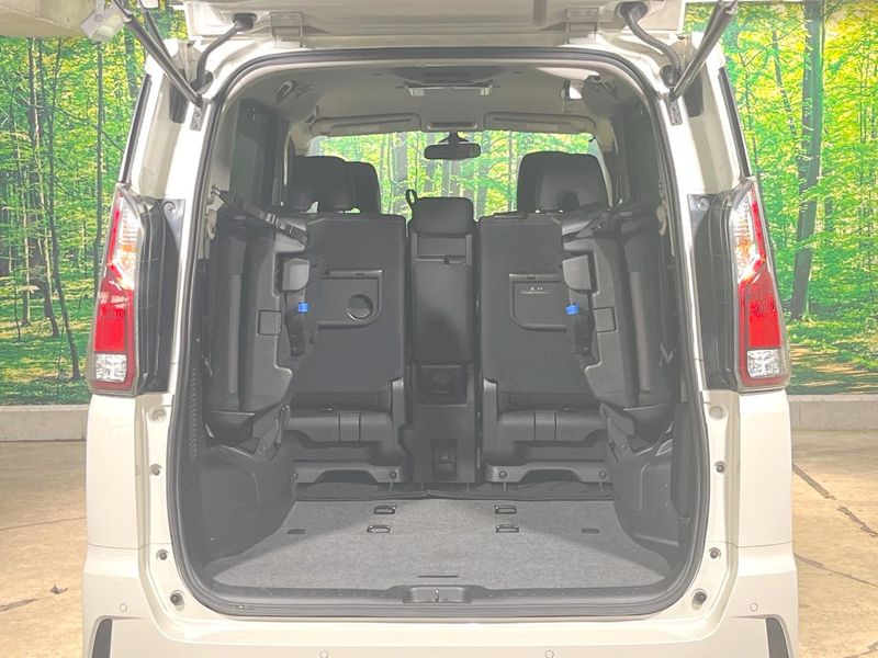 2017 Nissan Serena DAA-GFC27 (UW-6a8e58732adab)[11]