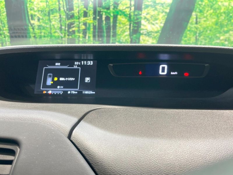2017 Nissan Serena DAA-GFC27 (UW-6a8e58732adab)[29]