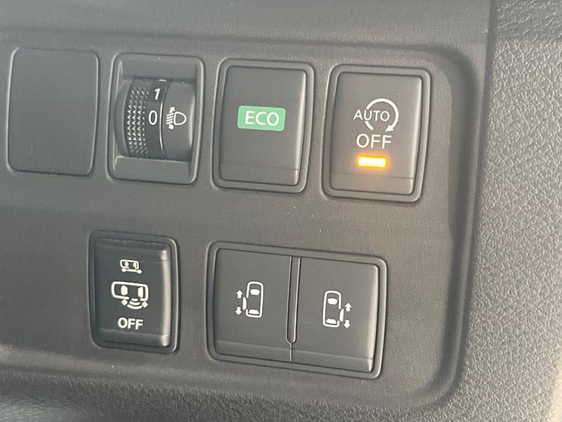 2017 Nissan Serena DAA-GFC27 (UW-6a8e58732adab)[18]