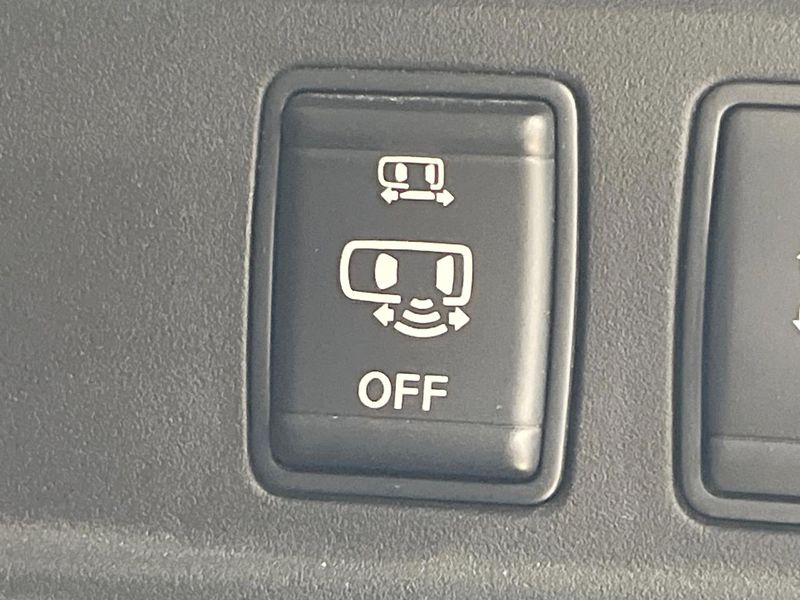2017 Nissan Serena DAA-GFC27 (UW-6a8e58732adab)[20]