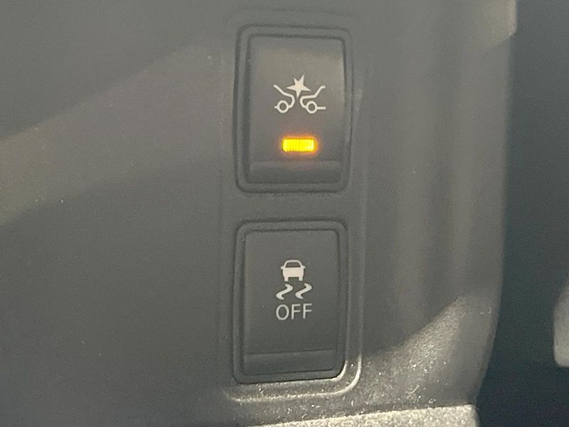 2017 Nissan Serena DAA-GFC27 (UW-6a8e58732adab)[28]