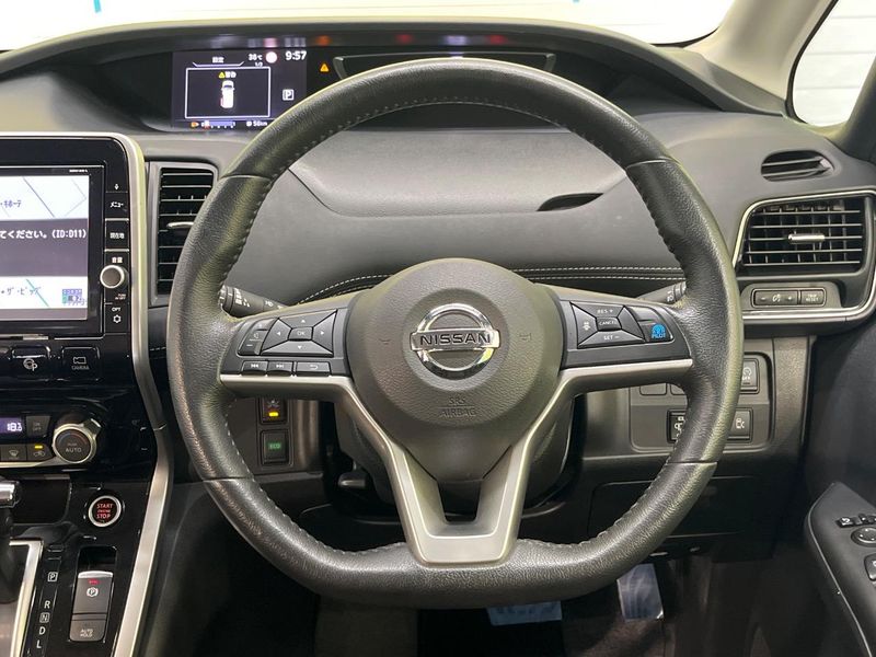 2018 Nissan Serena DAA-GFC27 (UW-6a8e58790c842)[25]