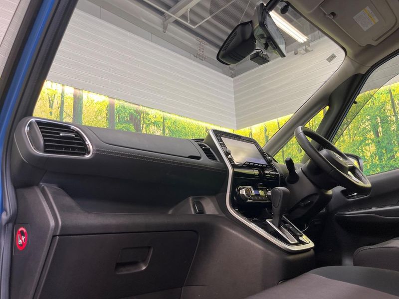 2018 Nissan Serena DAA-GFC27 (UW-6a8e58790c842)[19]