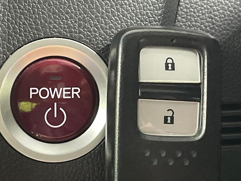 2014 Honda Fit Hybrid DAA-GP5 (UW-6a8e588bb7139)[22]