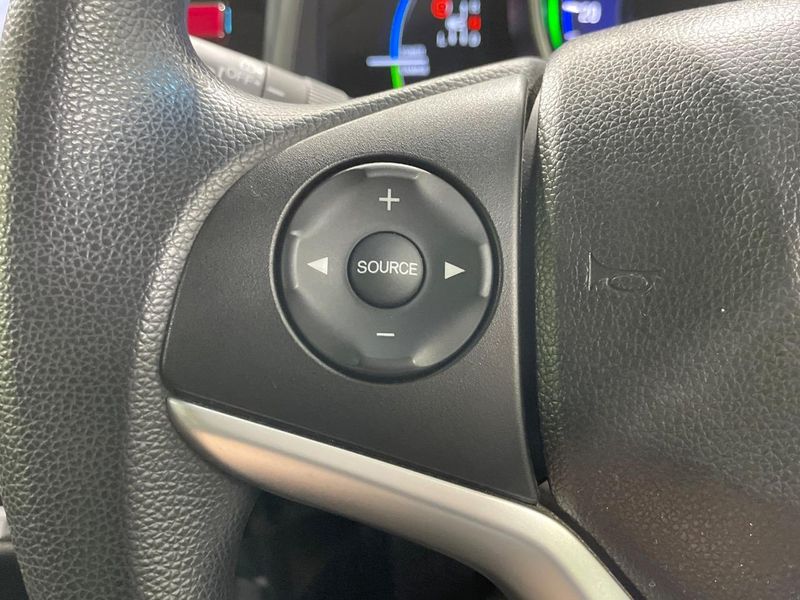 2014 Honda Fit Hybrid DAA-GP5 (UW-6a8e588bb7139)[23]