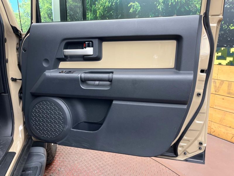 2017 Toyota FJ CRUISER CBA-GSJ15W (UW-6a8e589866c95)[23]