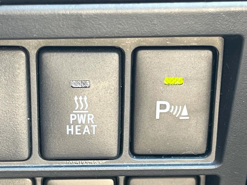 2023 Toyota Hilux 3DF-GUN125 (UW-6a8e58a4b1e79)[13]