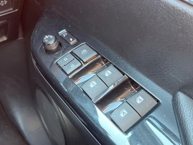 2023 Toyota Hilux 3DF-GUN125 (UW-6a8e58a4b1e79)[5]
