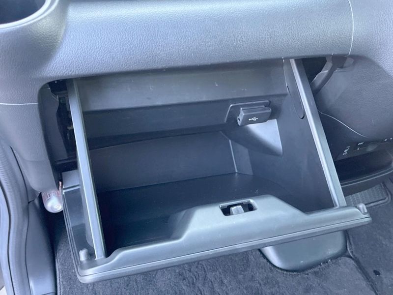 2017 Honda N-BOX CUSTOM DBA-JF1 (UW-6a8e58f207a44)[27]