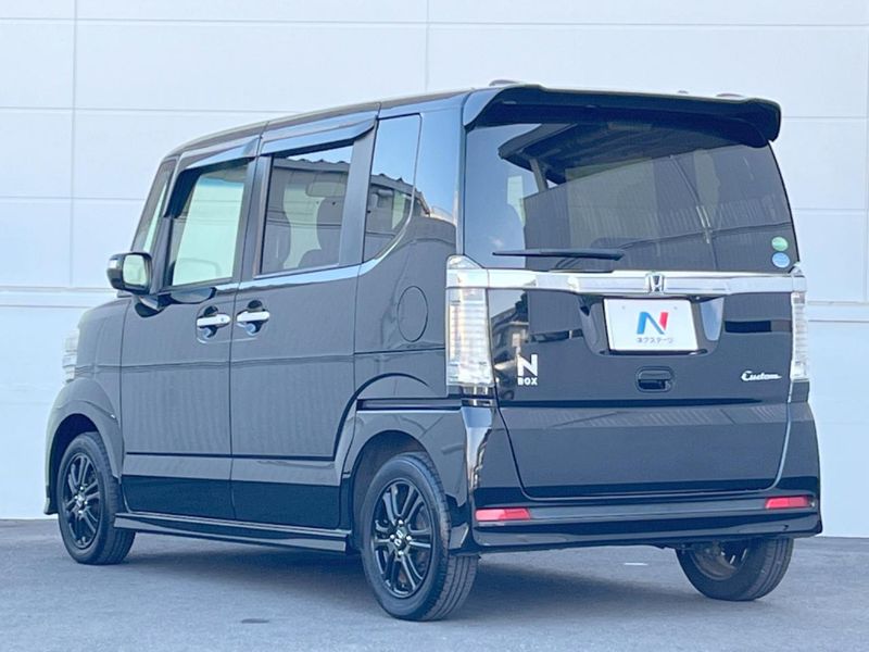 2017 Honda N-BOX CUSTOM DBA-JF1 (UW-6a8e58f207a44)[21]