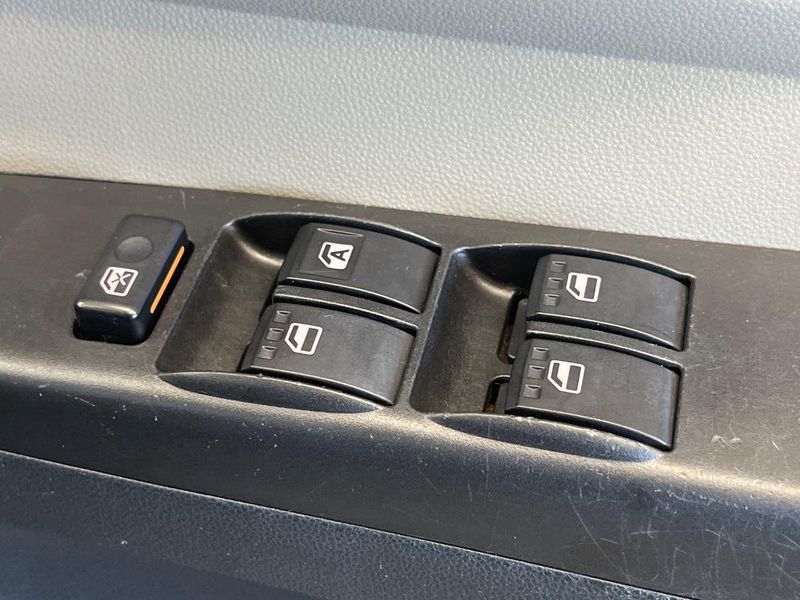 2013 Daihatsu Mira DBA-L275S (UW-6a8e595e0eead)[15]