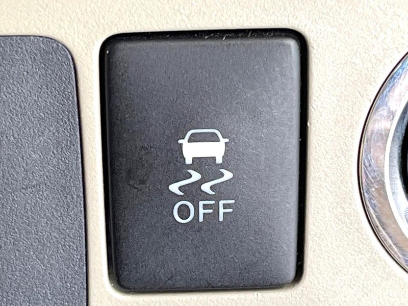 2013 Daihatsu Move DBA-LA100S (UW-6a8e59653886f)[23]