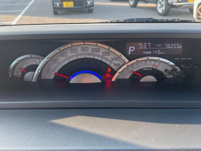 2017 Toyota Pixis Mega DBA-LA700A (UW-6a8e599601c59)[3]