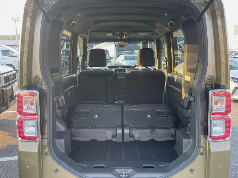 2017 Toyota Pixis Mega DBA-LA700A (UW-6a8e599601c59)[27]