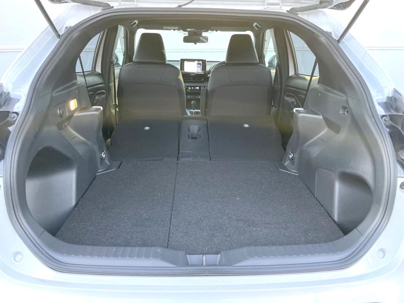 2022 Toyota Yaris Cross 6AA-MXPJ10 (UW-6a8e5a4c83f84)[19]